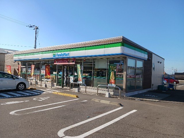 アヴァン・フォンテーヌＢの周辺|ファミリーマート新居浜外山店まで550m