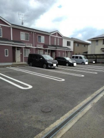 アンソレイエ本郷の駐車場