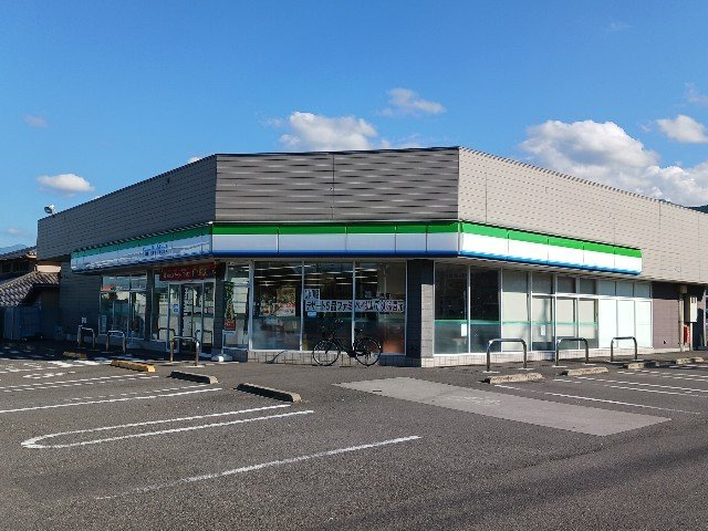 アンソレイエ本郷の周辺|ファミリーマート新居浜中村店まで550m