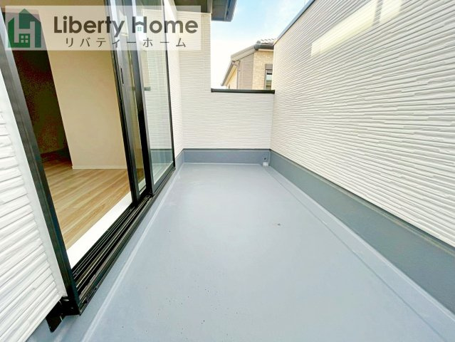 守谷市松ケ丘5期　新築戸建　2号棟のバルコニー