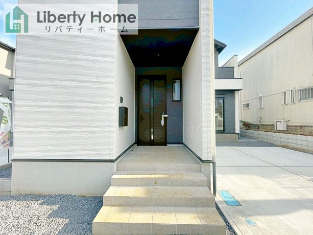守谷市松ケ丘5期　新築戸建　2号棟のエントランス