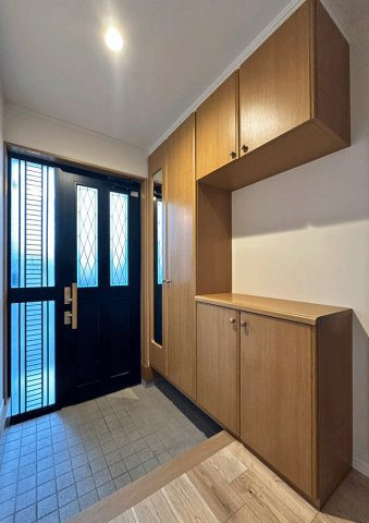 青葉区上愛子字街道　デザインリフォーム住宅♪の玄関