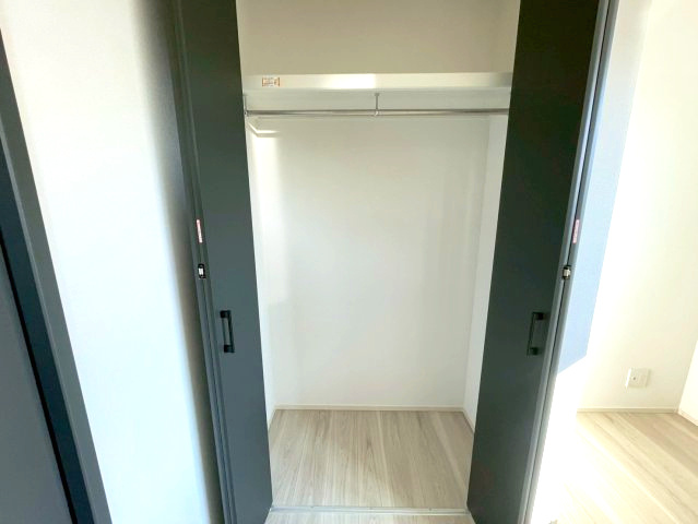 マ・メゾン　佐伯区海老園3丁目　№102の収納|洋室5.4帖内収納