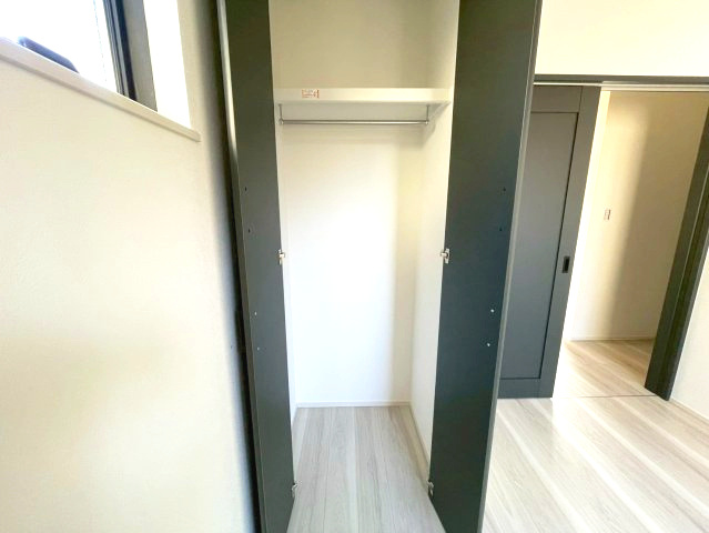 マ・メゾン　佐伯区海老園3丁目　№102の収納|洋室5.4帖内収納