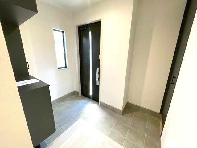 マ・メゾン　佐伯区海老園3丁目　№102の玄関|広く使いやすい玄関