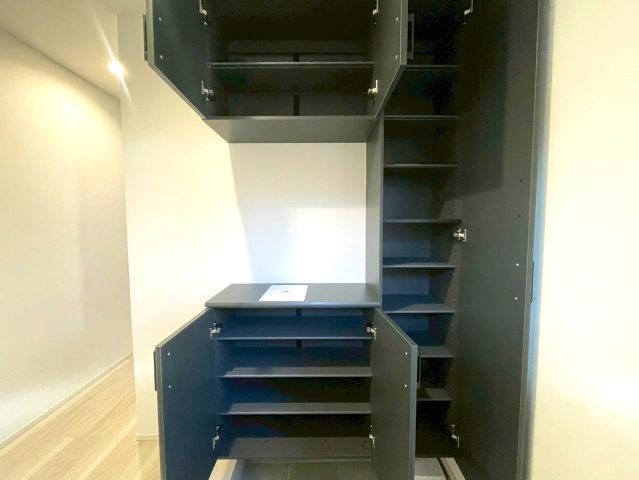 マ・メゾン　佐伯区海老園3丁目　№102の収納|シューズボックス付き