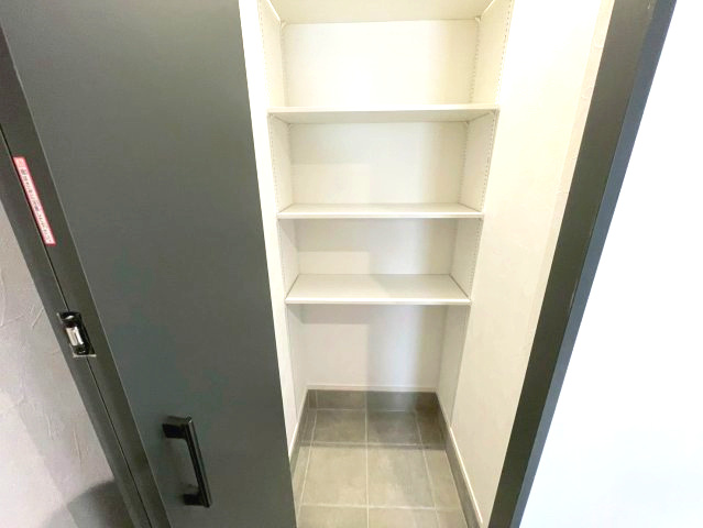 マ・メゾン　佐伯区海老園3丁目　№102の収納|シューズインクローク