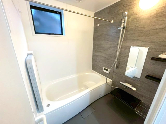 マ・メゾン　佐伯区海老園3丁目　№102の浴室|節水効果がある
エコベンチ付きキッチン