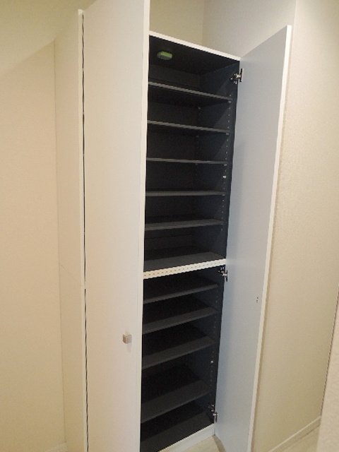 プランドール鎌倉サウスの玄関|玄関にはトールタイプにシューズボックス