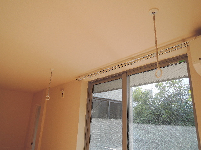 プランドール鎌倉サウスのその他|雨の日に便利な室内物干フック