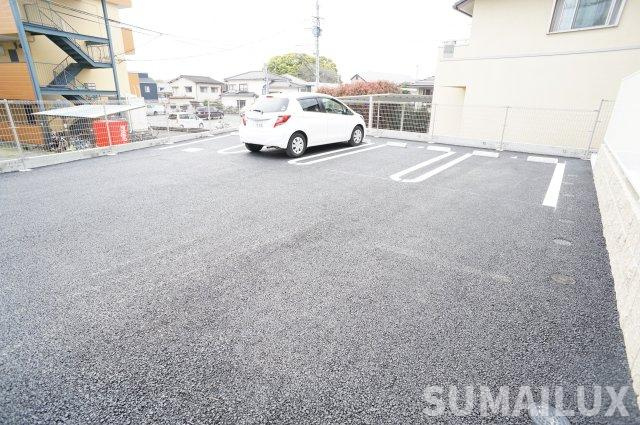 熊本市中央区黒髪３丁目のアパートの駐車場