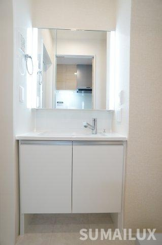 熊本市中央区黒髪３丁目のアパートの独立洗面台