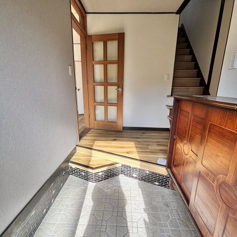 室蘭市小橋内町1丁目21-7戸建の玄関