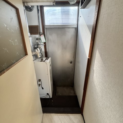 室蘭市小橋内町1丁目21-7戸建の玄関