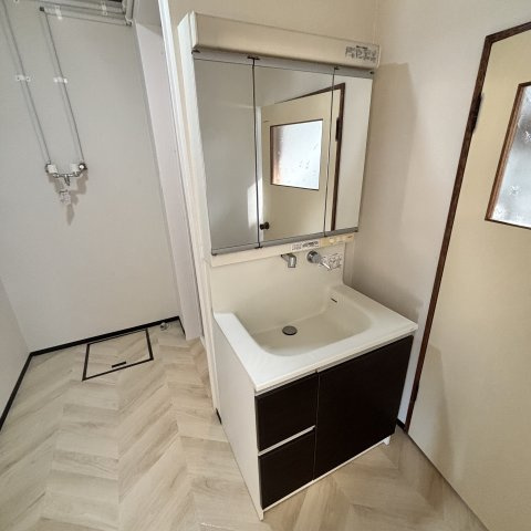 室蘭市小橋内町1丁目21-7戸建の洗面所