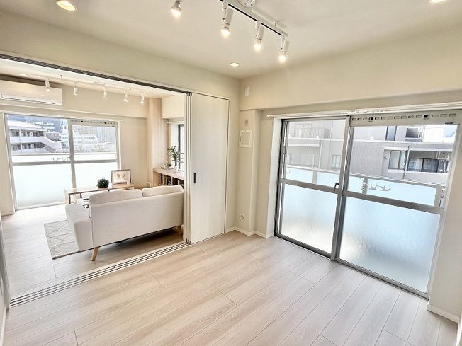【居間・リビング】 | ★仲介手数料無料★春日ビューハイツ（都心好立地で投資物件で資産運用しませんか、通貨下落にハードアセットがおすすめです）