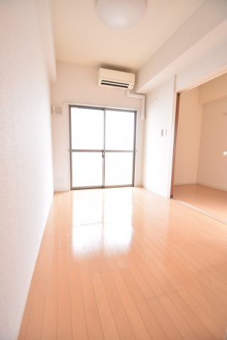 大阪市都島区片町２丁目の賃貸マンションの居間・リビング