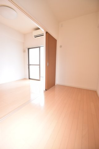 大阪市都島区片町２丁目の賃貸マンションの寝室