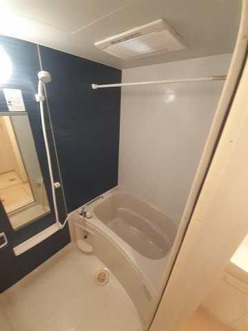 ジェルメ千本杉Ⅱの浴室|浴室乾燥機付きのお風呂です♪