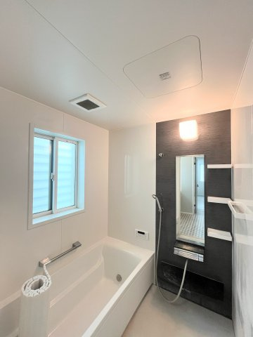 石巻市築山1丁目4-28の浴室