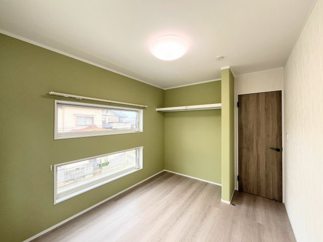 石巻市築山1丁目4-28の洋室