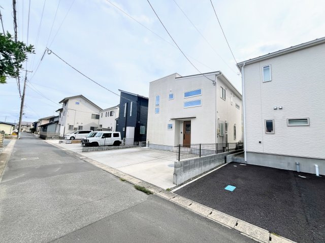 石巻市築山1丁目4-28の前面道路含む現地写真