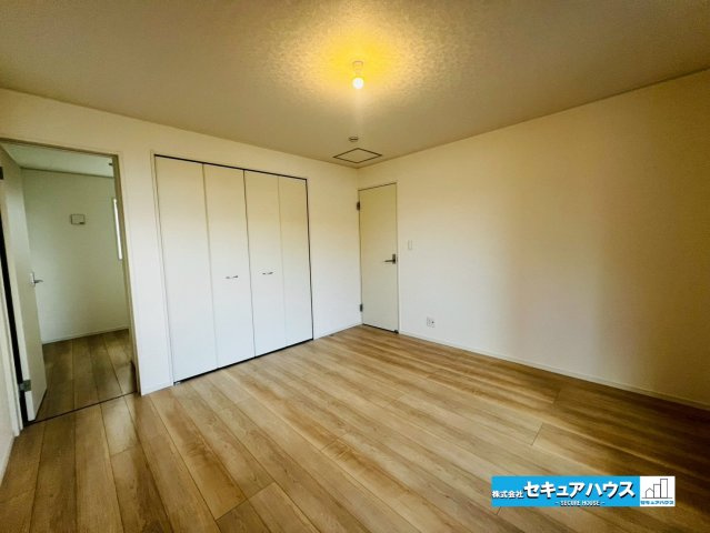 【今からご案内可能】愛知郡東郷町白鳥三丁目　全2棟の洋室|【洋室】
◆お子様のお部屋や主寝室、来客時の宿泊室、趣味のお部屋としてもご利用いただけます♪