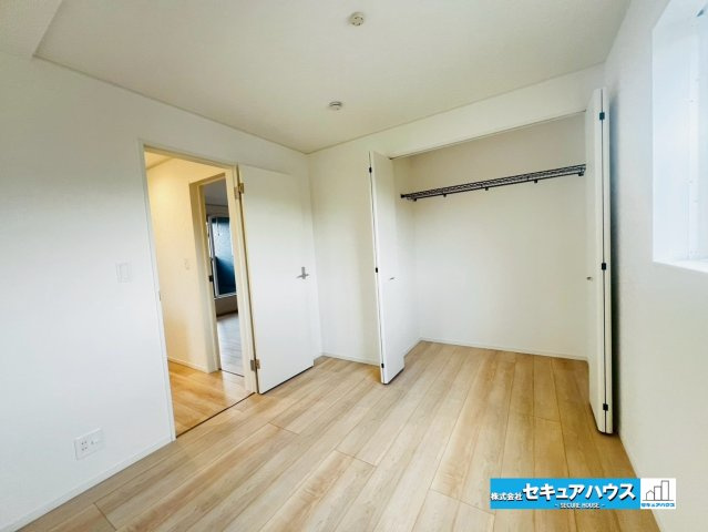 【今からご案内可能】愛知郡東郷町白鳥三丁目　全2棟の洋室|【洋室】
◆お子様のお部屋や主寝室、来客時の宿泊室、趣味のお部屋としてもご利用いただけます♪