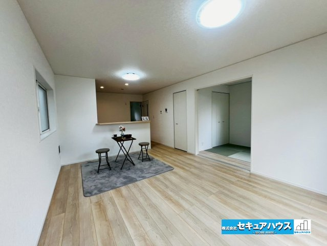 【今からご案内可能】愛知郡東郷町白鳥三丁目　全2棟の居間・リビング|【LDK】
◆家族揃ってリビングで過ごすお休みの日が、楽しみになる場所となることでしょう。
