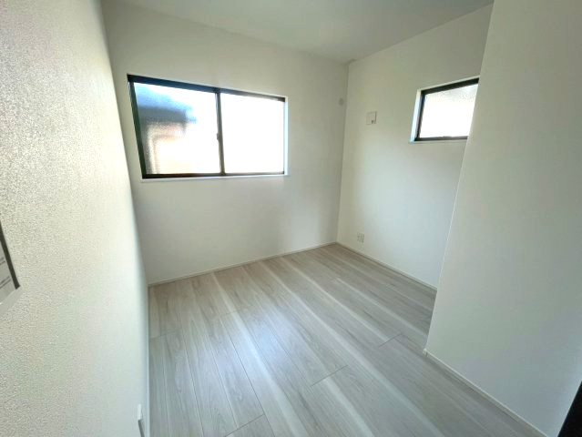 マ・メゾン　佐伯区海老園3丁目　№102の内観：施工例|キッチンと同色の二の字タイプのカップボード付きです。