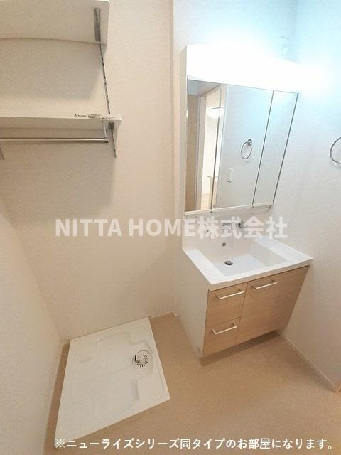 シャルム朝来の洗面所|【完成イメージ】大きな鏡の独立洗髪洗面台を設置済みです☆彡