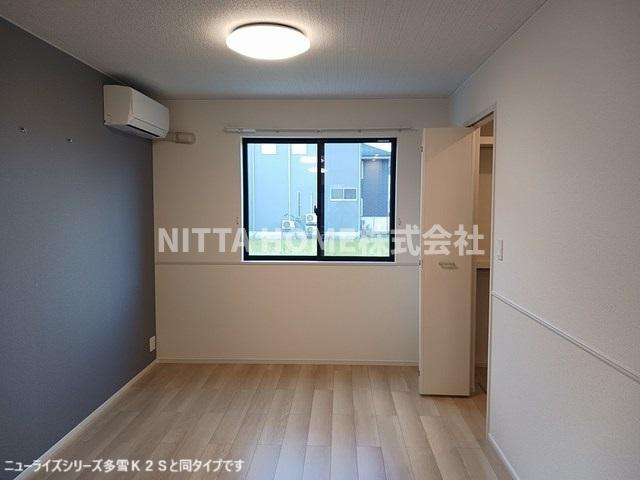 シャルム朝来の居間・リビング|【完成イメージ】ウォークインクローゼットが付いた６．１帖の洋室◎