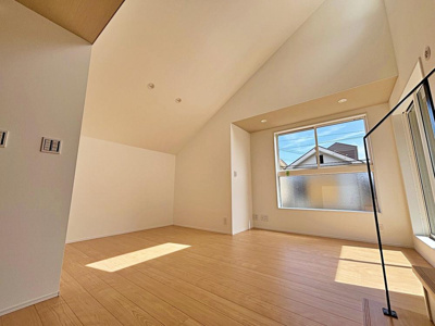 【居間・リビング】 | 天神町２丁目 | 床暖房完備のLDK♪足元からぽかぽか温まるリビング床暖房は快適です！