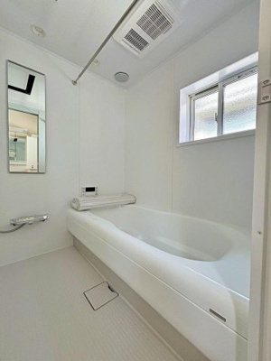 【浴室】 | 天神町２丁目 | 浴室乾燥機が標準装備のバスルーム。雨の日のお洗濯はもちろん、花粉対策や防カビにも役立ちます♪