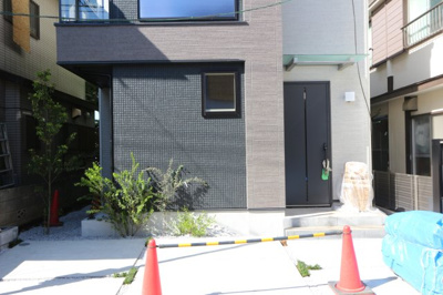 【外観】 | 天神町２丁目 | 2階にリビング、水回りを集約した生活動線にこだわったプランです。