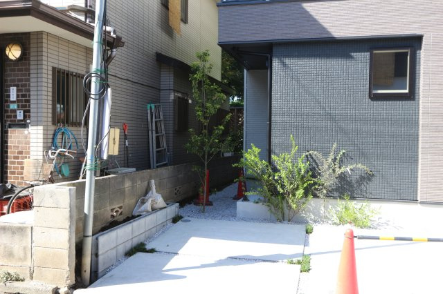 【外観】 | 天神町２丁目 | リビングには床暖房があるので足元ぽかぽか、家族の集まる空間を暖めます。