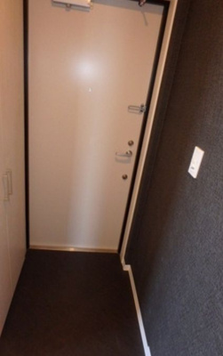 【玄関】 | COCOFLAT TABATAⅠ | 収納もある玄関です