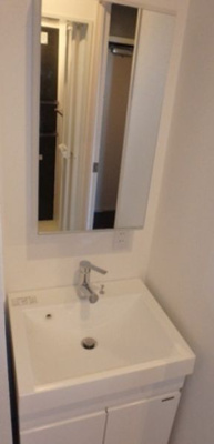 【独立洗面台】 | COCOFLAT TABATAⅠ | 独立洗面台、小物を置くことができて便利です