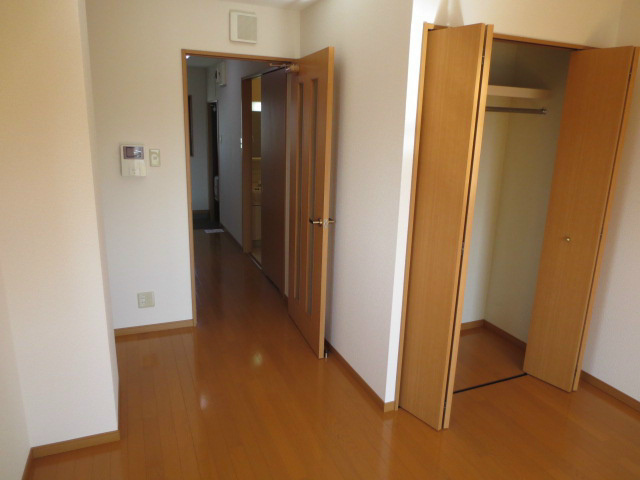 ロイヤルプレジオ菅田の居間・リビング