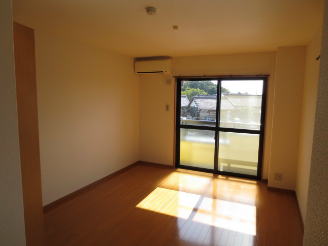 ロイヤルプレジオ菅田の寝室