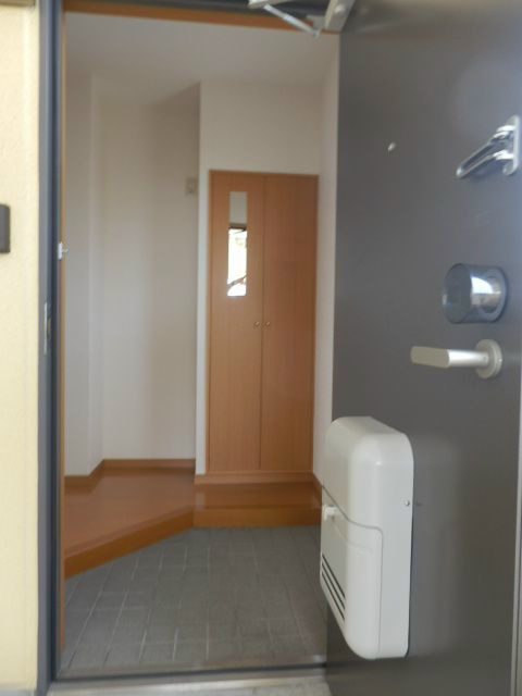 ロイヤルプレジオ菅田の玄関