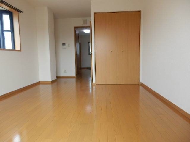 ロイヤルプレジオ菅田の寝室