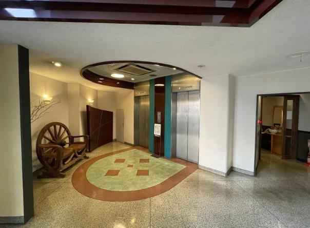 大阪市淀川区西中島６丁目の店舗事務所のロビー