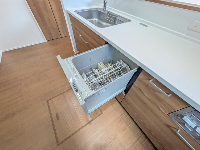 八王子市　めじろ台　新築一戸建てのキッチン|～食洗機付き　食事後の食器洗いはお任せ、家族でゆっくりとくつろげます～