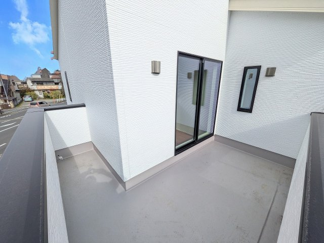 八王子市　めじろ台　新築一戸建てのバルコニー|～開放感のあるルーフバルコニー～