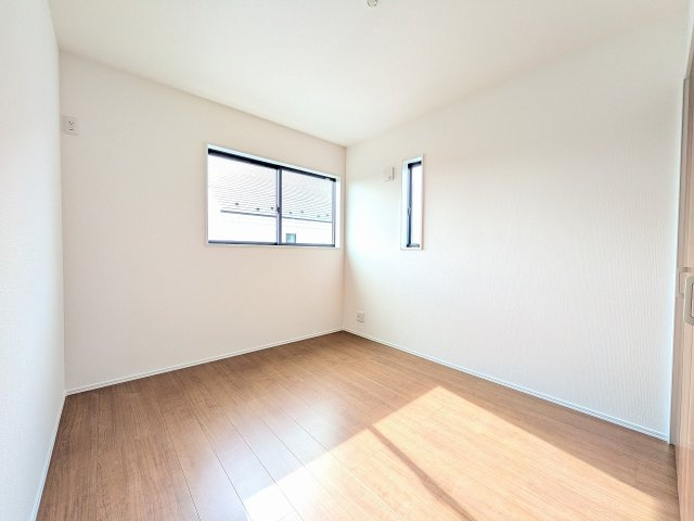 八王子市　めじろ台　新築一戸建ての子供部屋|～2階5.2帖の洋室　2面採光で明るく風通しの良いお部屋です～