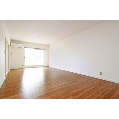 【居間・リビング】 | 長門石ビレッジ | ※オールフローリングの別室の写真です