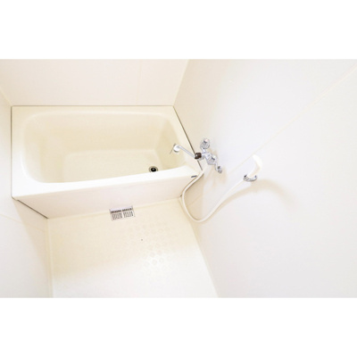 【浴室】 | 長門石ビレッジ | ※オールフローリングの別室の写真です