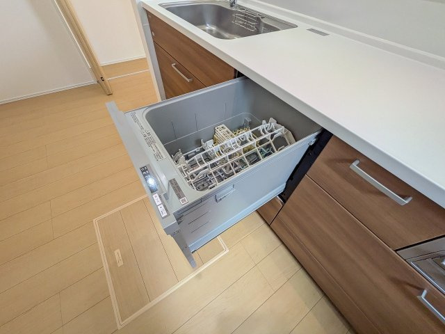 八王子市　めじろ台　新築一戸建てのキッチン|～食洗機付き　食事後の食器洗いはお任せ、家族でゆっくりとくつろげます～