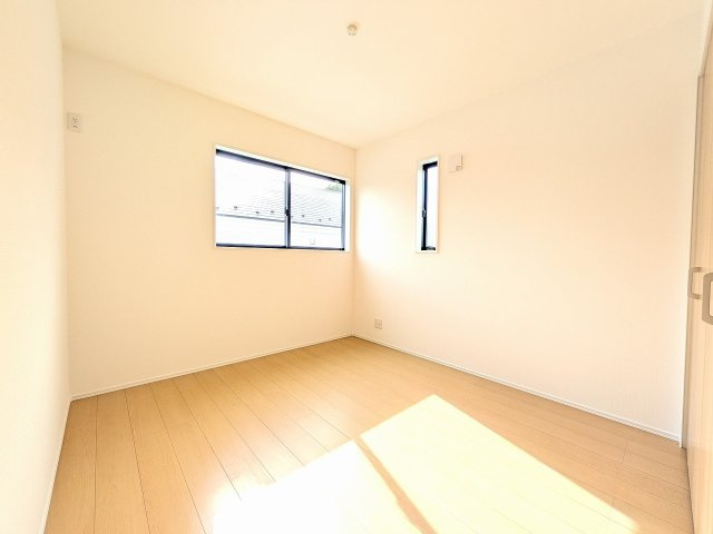 八王子市　めじろ台　新築一戸建ての子供部屋|～2階5.2帖の洋室　2面採光で明るく風通しの良いお部屋です～